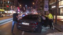 Alkollü Sürücünün Kontrolünden Çikan Araç Park Halindeki Otomobile Çarpti