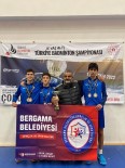Bergama Belediyesi Badminton Takimi Basaridan Basariya Kosuyor
