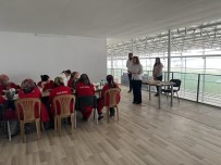 Bu Serada Çalisan Kadinlar Için 'Kitap Okuma' Saati Baslatildi