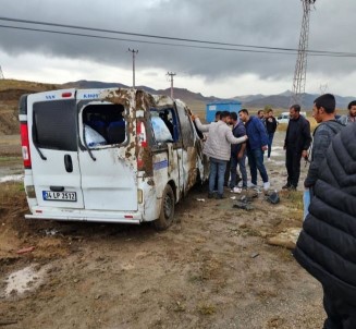 Özalp'ta Yolcu Minibüsü Takla Atti Açiklamasi 4 Yarali