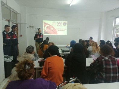 Atölyede Çalisan Kadinlara KADES Anlatildi