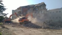 Depremde Agir Hasar Alan Erzin Devlet Hastanesi'nin Yikimi Basladi