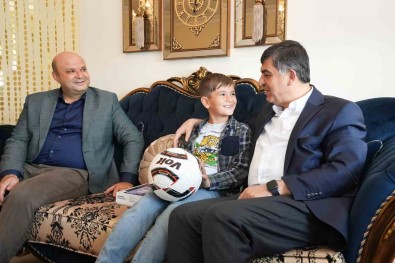Fadiloglu'ndan Ali Kaan'a Tablet Ve Futbol Topu