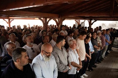 Gazze'de Hayatini Kaybedenler Için Antalya'da Giyabi Cenaze Namazi Kilindi