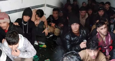 Kargo görünümlü araçtan 58 kaçak göçmen çıktı