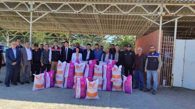Çiftçilere 9 Bin 475 Kilogram Yem Bitkisi Tohumu Dagitildi