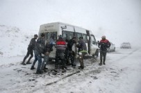 İki il beyaza büründü: Yollar kapandı araçlar mahsur kaldı