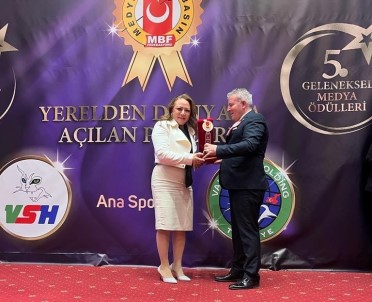 Medya Basin Federasyonu'ndan Prof. Dr. Karabulut'a Ödül