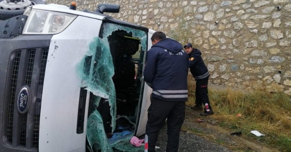 Van'da minibüs devrildi: 2'si ağır 14 yaralı