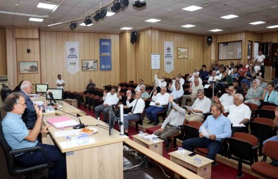 Akdeniz Belediyesinden Üniversiteyi Kazanan Ögrencilere Destek