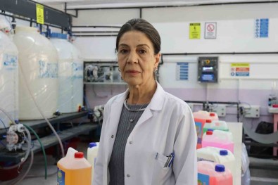 Egitim Gördügü Okulda Teknisyen Olan Berrin Güçlü'nün 41 Yillik Serüveni