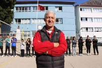 42 Yil Ayni Okulda Görev Yapan 'Nadir Hoca'ya Alkisli Veda
