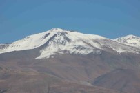 Erzincan'in Yüksek Kesimleri Karla Kaplandi