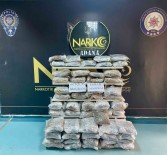 Narkotik Polisleri Saman Yüklü Çuvallarin Içerisine Gizlenmis 66 Kilogram Esrar Ele Geçirdi