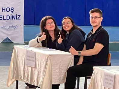 Salihli'de Ögrenciler Bilgi Yarismasinda Ter Döktü