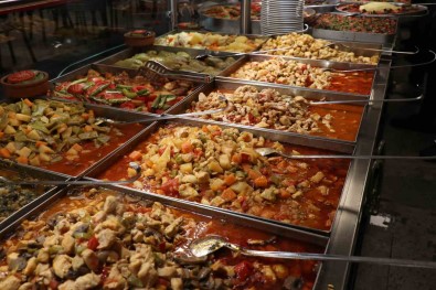 Yillardir Enflasyona Direniyor Açiklamasi Ögrencilere Çay Fiyatina 3 Kap Yemek Veriyor