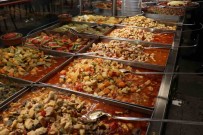 Yillardir Enflasyona Direniyor Açiklamasi Ögrencilere Çay Fiyatina 3 Kap Yemek Veriyor