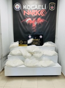 Kocaeli TEM Otoyolunda Durdurulan Tirda Zulalanmis 775 Bin Uyusturucu Hap Ele Geçirildi