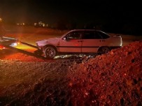 Şanlıurfa'da otomobil kum yığınına çarptı: 5 kişi yaralandı Haberi