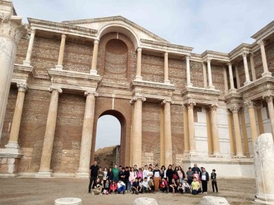 Paranin Ilk Basildigi Sardes Antik Kent'te Ders Islediler