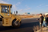 Aksaray'da Yeni Sanayi Sitesi Ana Caddeleri Sicak Asfaltla Kaplaniyor