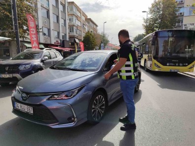 Bakirköy'de Yayalara Yol Vermeyen Sürücülere Denetim