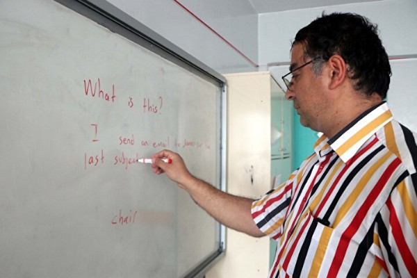 Tam 44 dil biliyor: Bana inanmayanlar gelip çeviri programları ile test edebilir