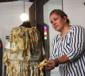 2 Asirlik Gelinlik, 184 Yillik Binada Sergileniyor