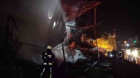 Antalya'da Müstakil Ev Alev Alev Yandi, Patlamalar Mahalleyi Sokaga Döktü