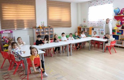 Sünnetci Minik Ögrencilerle Bulustu