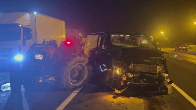 Traktörün Karistigi Kazada Dehset Anlari Kamerada Açiklamasi 2 Yarali