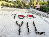 Hakkari'de '100. Yil' Ve 'Ay Yildiz' Koreografisi Olusturuldu