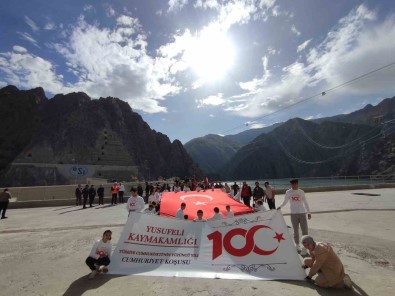 Türkiye'nin En Yüksek Barajinda Cumhuriyet'in 100. Yil Kosusu Yapildi