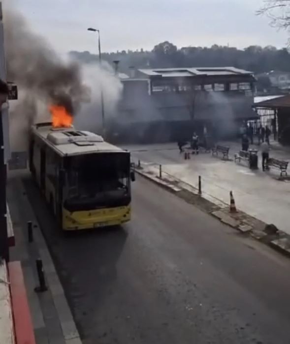 Beykoz'da İETT otobüsü alevlere teslim oldu