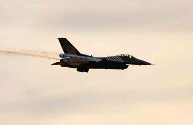 SOLOTÜRK'ten Adana Semalarinda Muhtesem Gösteri