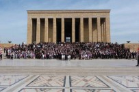 Ugur Okullarindan Cumhuriyetin 100. Yili'nda Ata'ya Ziyaret