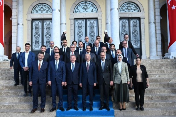 Bakan Uraloğlu İzmir-Ankara arasını 3,5 saate düşürecek YHT için tarih verdi!