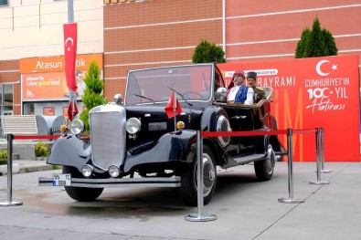 Atatürk'ün Tören Araci Olarak Kullandigi Otomobilin Replikasi Kastamonulularla Bulustu