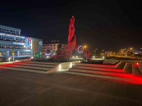 Cumhuriyet'in 100'Üncü Yasinda 100'Üncü Yil Heykeli