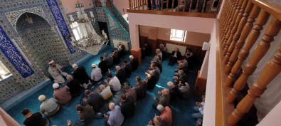 Hamile Kadin, 5 Aylik Bebegi Ile Topraga Verildi