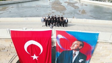 Fen Lise Ögrencileri Tarihi Kale Ve Köprüde 100. Yil Klibi Çekti