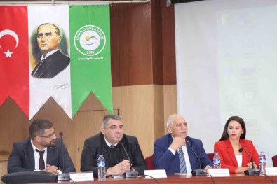Igdir Üniversitesinde 'Türkiye Cumhuriyeti'nin Yüzüncü Yili' Konulu Panel Düzenlendi