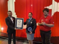 LEGO Parçalarindan Yapilmis Dünyanin En Büyük Bayragi Türk Bayragi Oldu