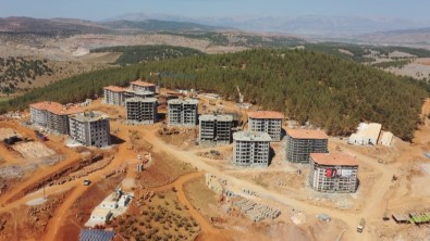 Türkoglu'nda Ilk Deprem Konutlari Bir Ay Sonra Teslim Edilecek
