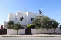 Hollywood'da Degil Kusadasi'nda