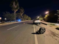 Kazaya Karisan Sürücü Hurdaya Dönen Aracini Birakip Kaçti