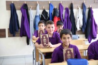 'Kur'an-I Kerim' Veya 'Peygamberin Hayati' Derslerini Seçen Çocuklara Anlamli Hediye