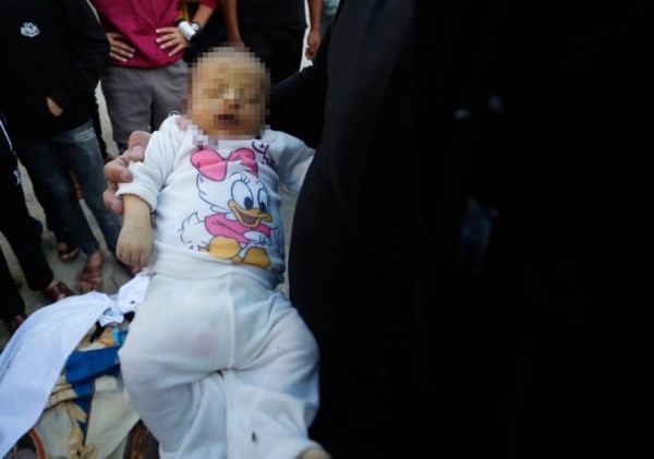 İsrail şimdi de katledilen Filistinlilerle dalga geçiyor! Kefene sarılı bedeni alay konusu yaptılar