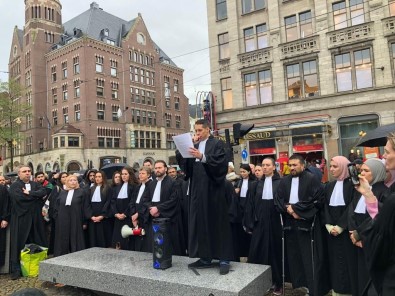 Hollandali 700 Avukattan Israil'in Savas Suçlarindan Yargilanmasi Çagrisi