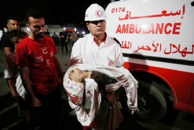 İsrail şimdi de katledilen Filistinlilerle dalga geçiyor! Kefene sarılı bedeni alay konusu yaptılar